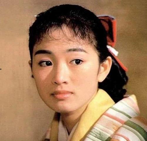 李秋成年轻时的照片,李秋成年轻时光的珍贵瞬间